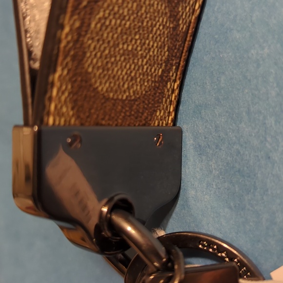 NWT 🫶 COACH 🫶 leather/canvas 🌟LOOP KEY FOB SIGNATURE KHAKI/GUNMETAL 🎁 GIFT! - Picture 5 of 8